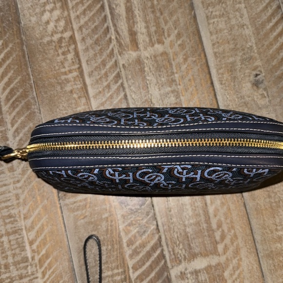 ๐Like New, Coach navy signature dome crossbody/ matching wristlet. - Picture 5 of 9